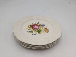 lot 79 image: 4 Lovely Hand-Painted Vintage Floral Plates