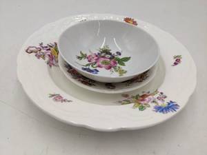lot 82 image: Beautiful 3 Piece Vintage Hand-Painted China Collection