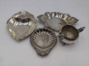 lot 90 image: 4 Piece Vintage Silver Plate Collection