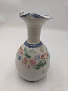lot 20 image: Rare Vintage Signed Cloud Folsom 8  Pottery Vase