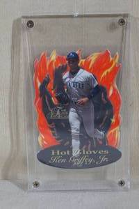 lot 3 image: 1997 Flair Showcase Ken Griffey Jr Hot Gloves Die Cut #4
