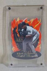lot 4 image: 1997 Flair Showcase Frank Thomas Hot Gloves Die Cut #15