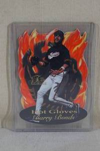 lot 5 image: 1997 Flair Showcase Barry Bonds Hot Gloves Die Cut #2