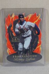 lot 7 image: 1997 Flair Showcase Kenny Lofton Hot Gloves Die Cut #9