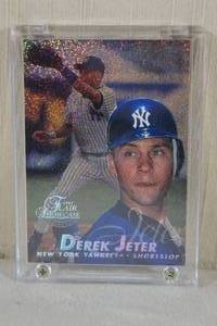 lot 19 image: 1997 Flair Showcase Derek Jeter Row 0 Seat 2