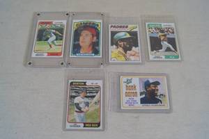 lot 63 image: Baseball Cards - Yastrzemski, Aaron, Bench, Winfield, Rickey