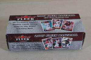 lot 54 image: 2007 Fleer Baseball Card Set