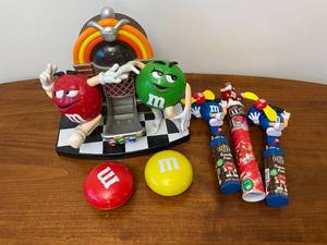 lot 31 image: M&Ms Candy Dispenser  Miscellaneous