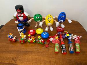 lot 32 image: M&Ms Candy Dispenser  Miscellaneous