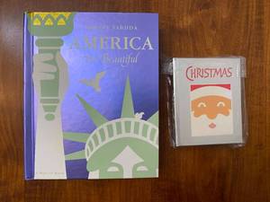 lot 34 image: 2 Pop-up Books - America the Beautiful  Christmas