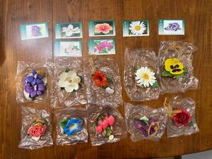 lot 55 image: 10 Danbury Mint Flower Ornaments
