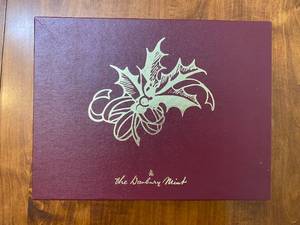 lot 56 image: 10 Danbury Mint Flower Ornaments In Box