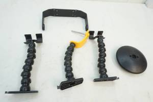 lot 100 image: mounting brackets
