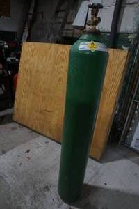 lot 232 image: oxygen tank