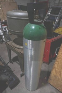 lot 233 image: oxygen tank