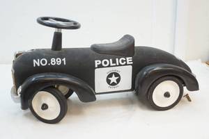 lot 4 image: Vintage Police car
