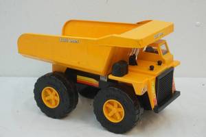 lot 18 image: Goodyear truck