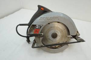 lot 30 image: Saw
