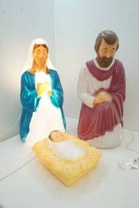 lot 39 image: Nativity scene