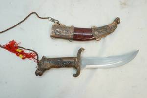 lot 51 image: Knife