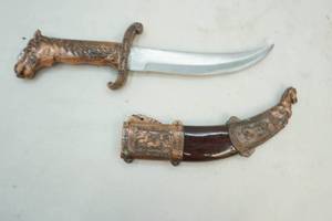 lot 52 image: Knife
