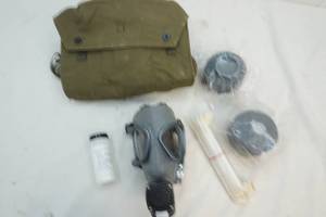lot 62 image: Gas mask