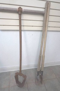 lot 75 image: Hole diggers