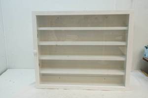 lot 79 image: Display Shelf