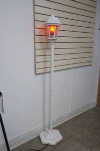lot 84 image: electric street light lamp
