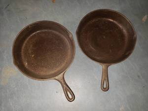 2 10  Cast Iron Skillets, Lodge and 8D