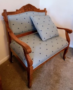 lot 100 image: Petite Vintage Upholstered Bench