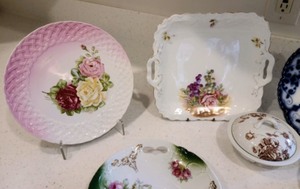 lot 102 image: Pretty Painted Vintage Dishes