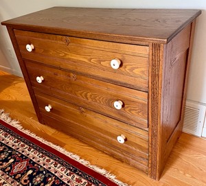 lot 60 image: Vintage 3 Drawer Dresser
