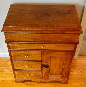 lot 70 image: Vintage Lift Top Commode