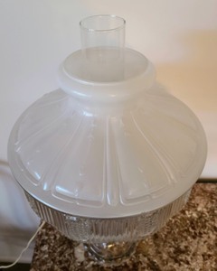 lot 108 image: Vintage Glass Lamp