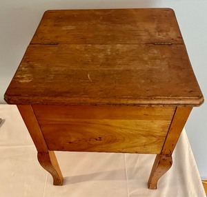 lot 74 image: Vintage Show Shine Box