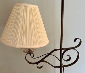 lot 76 image: Lovely Vintage Floor Lamp