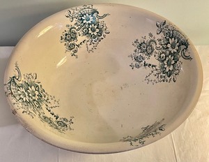 lot 81 image: Vintage Wash Basin and Pitcher