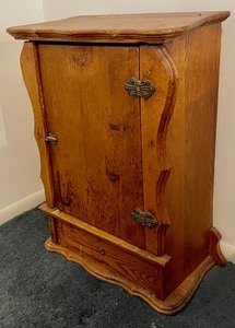 lot 169 image: Small Vintage Cabinet