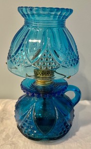 lot 168 image: Terrific Turquoise Vintage Glassware