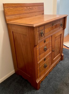 lot 14 image: Antique Commode Stand