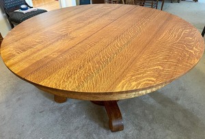 lot 24 image: Antique Round Dining Table