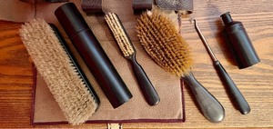 lot 227 image: Vintage Valet Kit