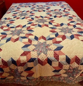 lot 239 image: Queen Sized Star Patterned Quilt