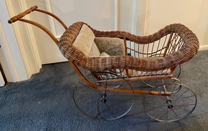 lot 255 image: Vintage Baby Carriage