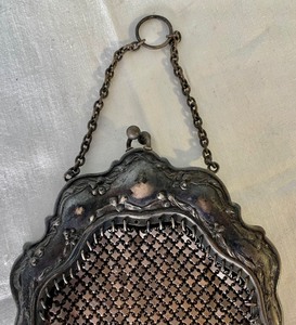 lot 252 image: Antique Metal Mesh Handbag