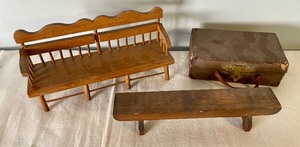 lot 259 image: Dollhouse Miniatures and Blocks