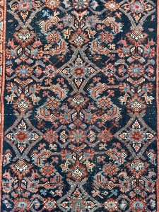 lot 265 image: Vintage Rug