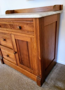 lot 129 image: Vintage Marble Topped Commode