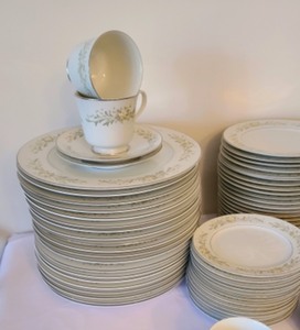 lot 142 image: Grace Rhapsody Dish Set